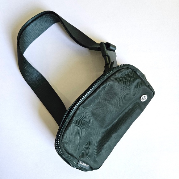 NEW - Lululemon Athletica Fanny Pack - Picture 1 of 3
